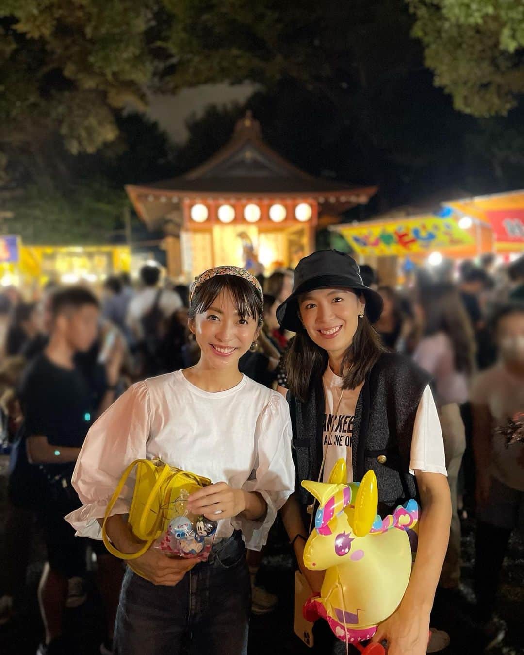 木本泉のインスタグラム：「- 代々木八幡宮のお祭りへ⛩️  昨日行きたかったのですが大雨で断念💦 今日はすごい人でした💨  賑わっていてお祭り気分を味わえました！  その町その町でお祭りの雰囲気が違っていて楽しいですね🪅  #代々木八幡#代々木八幡お祭り#夏祭り#お祭り」