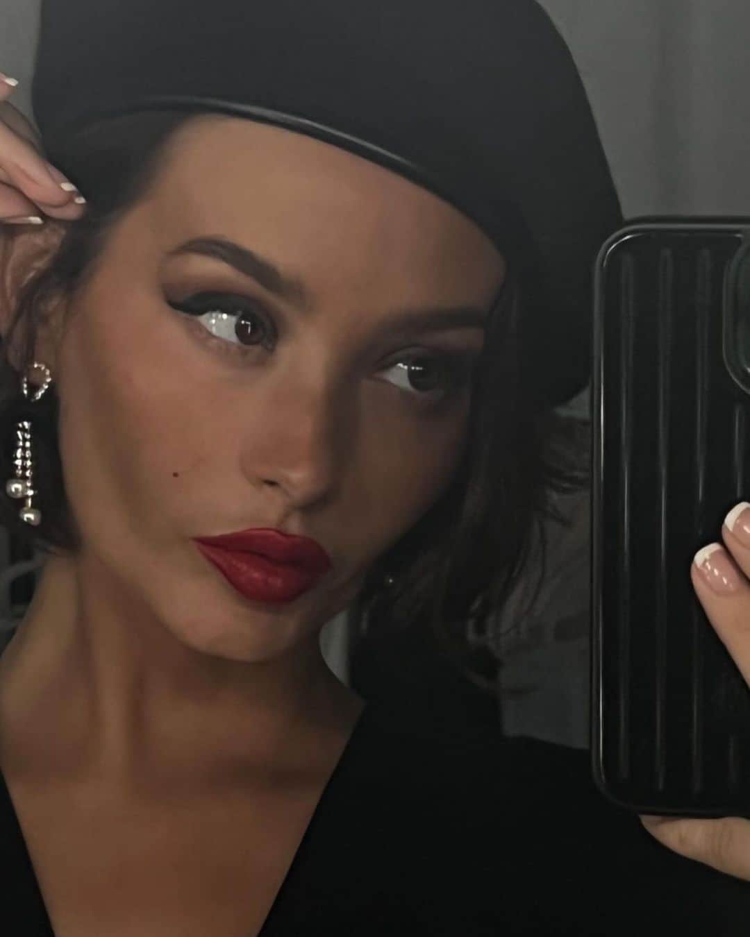 テイラー・ラシェのインスタグラム：「random as it gets also, you’re so very welcome for my favorite lip combo of all time in here ☻」