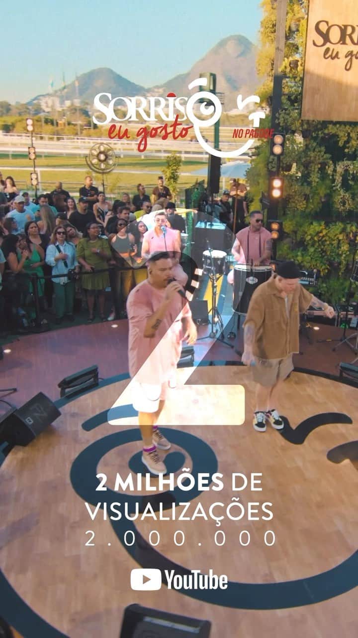 Sorriso Marotoのインスタグラム：「Acordamos com + de 2 MILHÕES de visualizações no clipe de ELA no YouTube, nosso som com o @ferrugem segue crescendo!!! 🙌🏽🎶  Manda pra galera e continuem dando play, vambora! 🚀🚀#SorrisoEuGostoNoPagode」