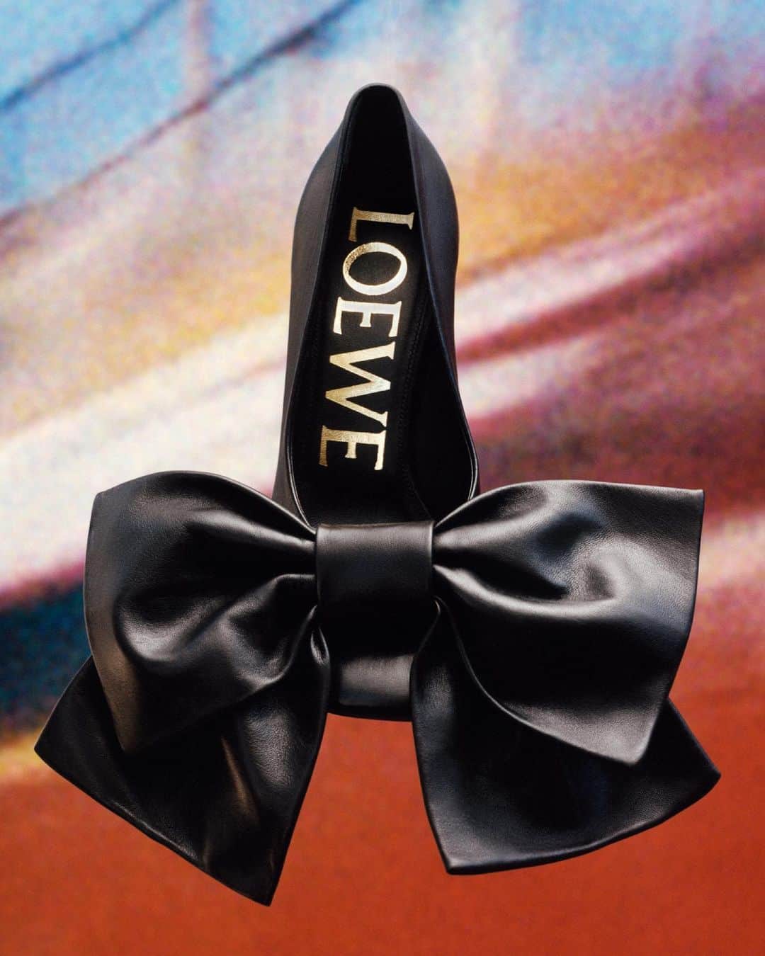 Loeweさんのインスタグラム写真 - (LoeweInstagram)「Toy D'Orsay Pump featuring an exaggerated bow in nappa leather.  loewe.com  #LOEWE #LOEWEshoes」9月24日 0時00分 - loewe