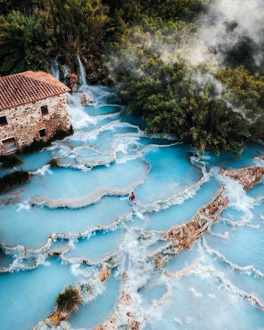 BEAUTIFUL DESTINATIONSのインスタグラム：「@steven.davignon takes us on a visual tour of Italy! 🇮🇹 From the enchanting Dolomites to the therapeutic Cascate Del Mulino Di Saturnia, Italy's diversity is endless! ⛰️ Did you know Italy has more UNESCO World Heritage Sites than any other country? 💡  📽 @steven.davignon 📍 Italy」