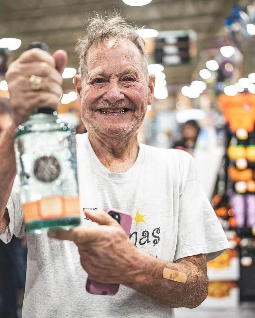 ジェイソン・モモアさんのインスタグラム写真 - (ジェイソン・モモアInstagram)「Repost from @meilivodka • The People of Meili - Bay Area area style. THANK YOU to the community who came out yesterday!」9月24日 0時17分 - prideofgypsies