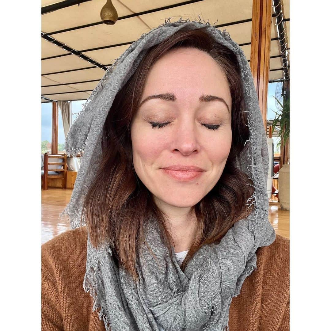 オータム・リーザーのインスタグラム：「Asleep. 👁️ ☀️ 👁️  Awake.  ☀️ Good morning:)  Thanks for all the birthday messages, loves💋 I feel celebrated and I feel loved! 🎂」