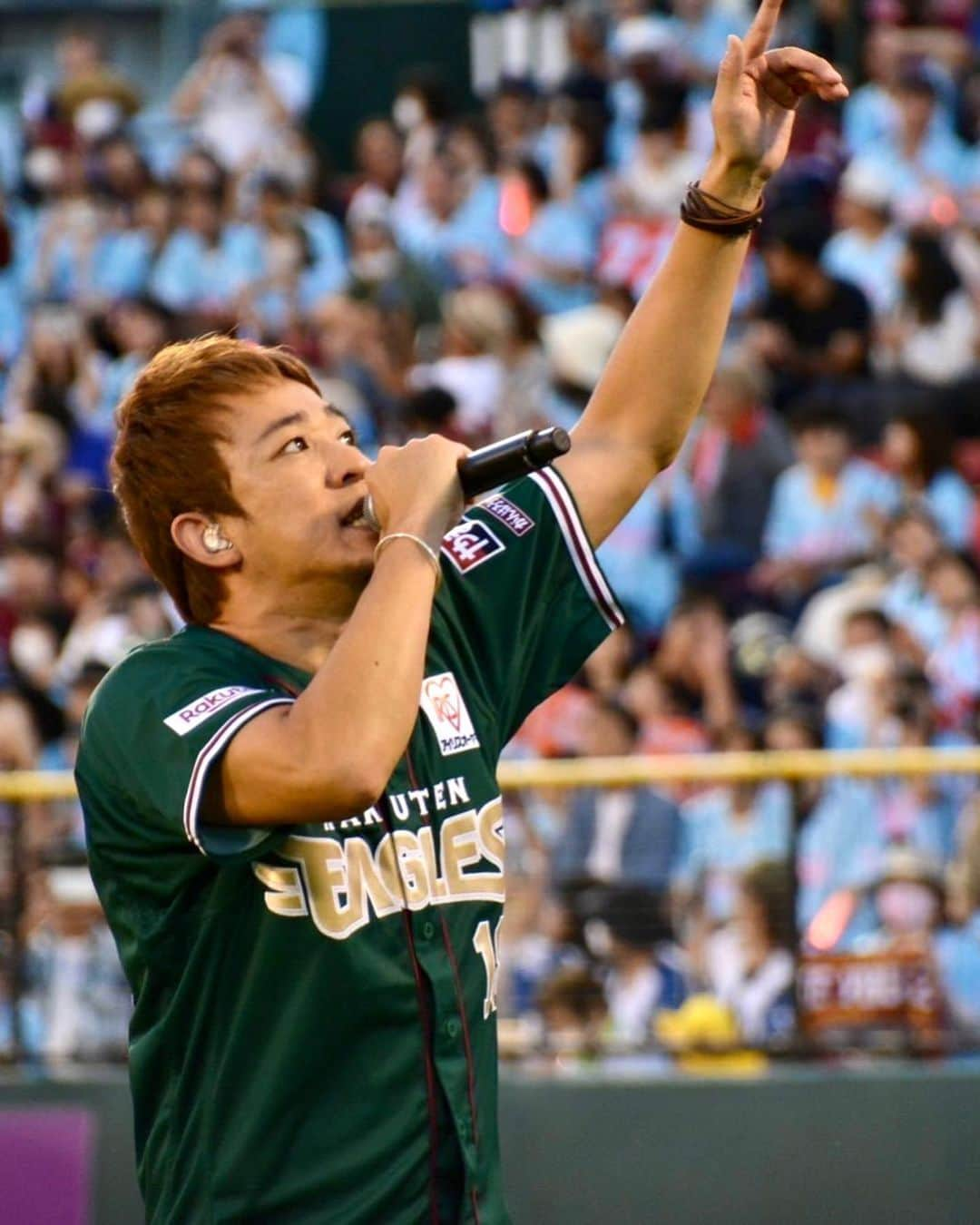 ファンキー加藤さんのインスタグラム写真 - (ファンキー加藤Instagram)「⚾️🎤  #楽天イーグルス #rakuteneagles  #試合後 #ライブ #吼えろ #告白 #あとひとつ #まわせ #最高でした #ありがとうございました  #ファンキー加藤」9月24日 0時21分 - funkykato_funkykato_funkykato