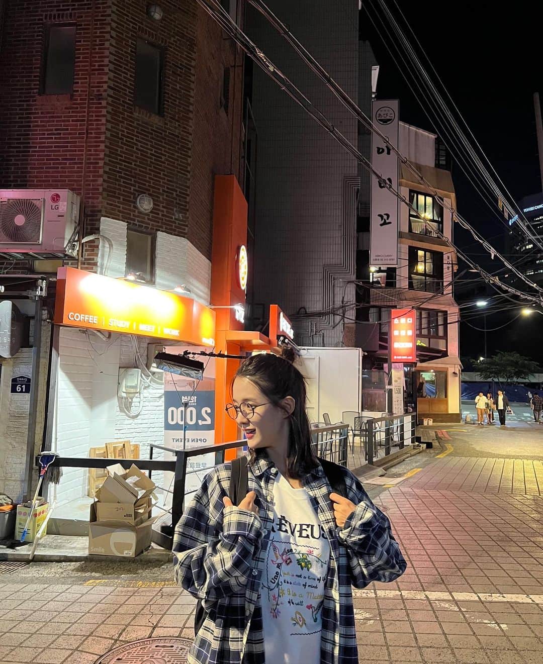 ナム・ボラさんのインスタグラム写真 - (ナム・ボラInstagram)「꿈을 찾아 떠난 미림이에요✌️🙂 저의 꿈은 이뤄질까요?🤔   #효심이네각자도생」9月24日 0時23分 - nambora
