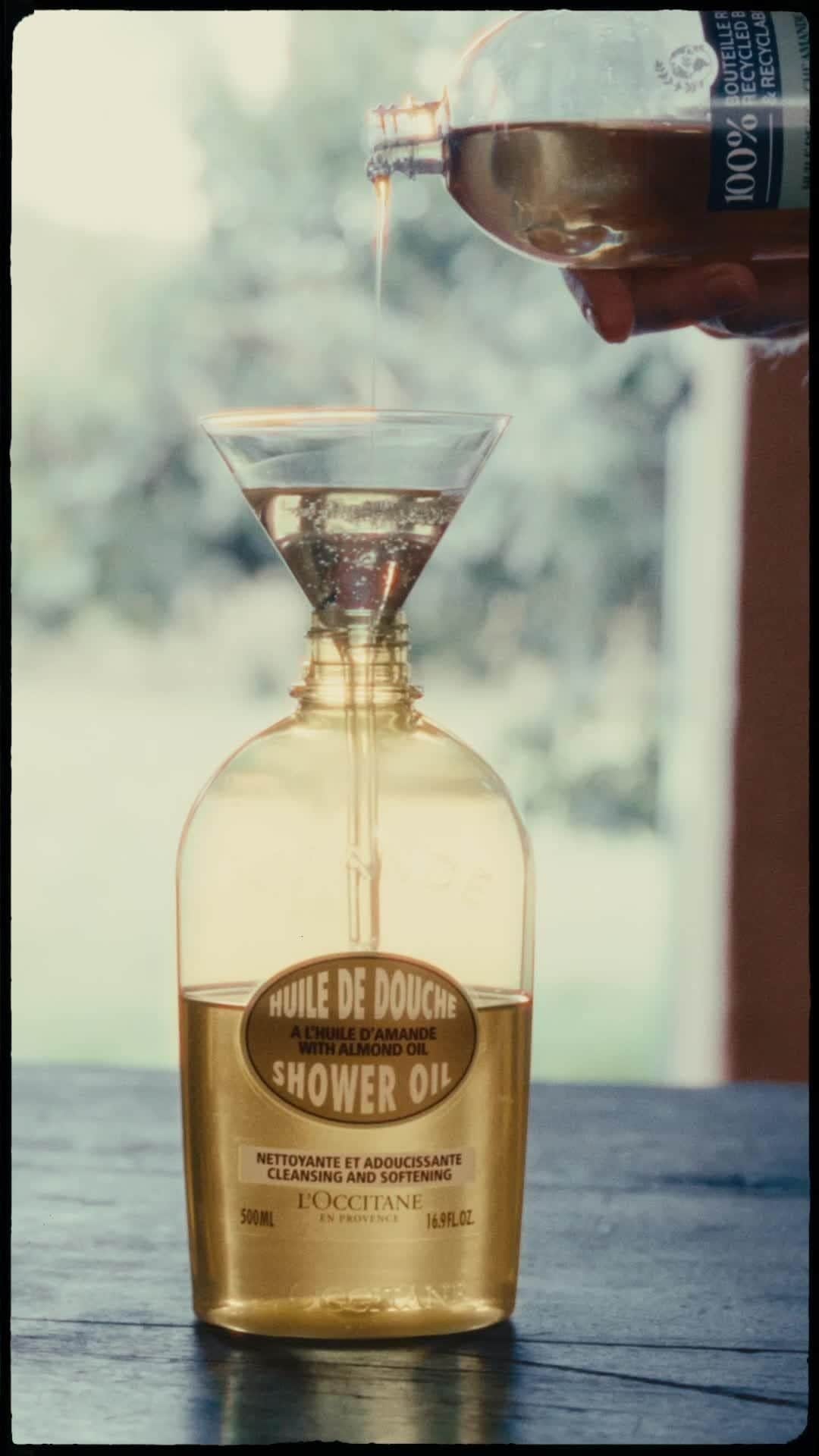 ロクシタンのインスタグラム：「Pump, lather, repeat!  Almond Shower Oil turns your bathroom into a spa haven, one shower at a time. #SqueezeTheDay」