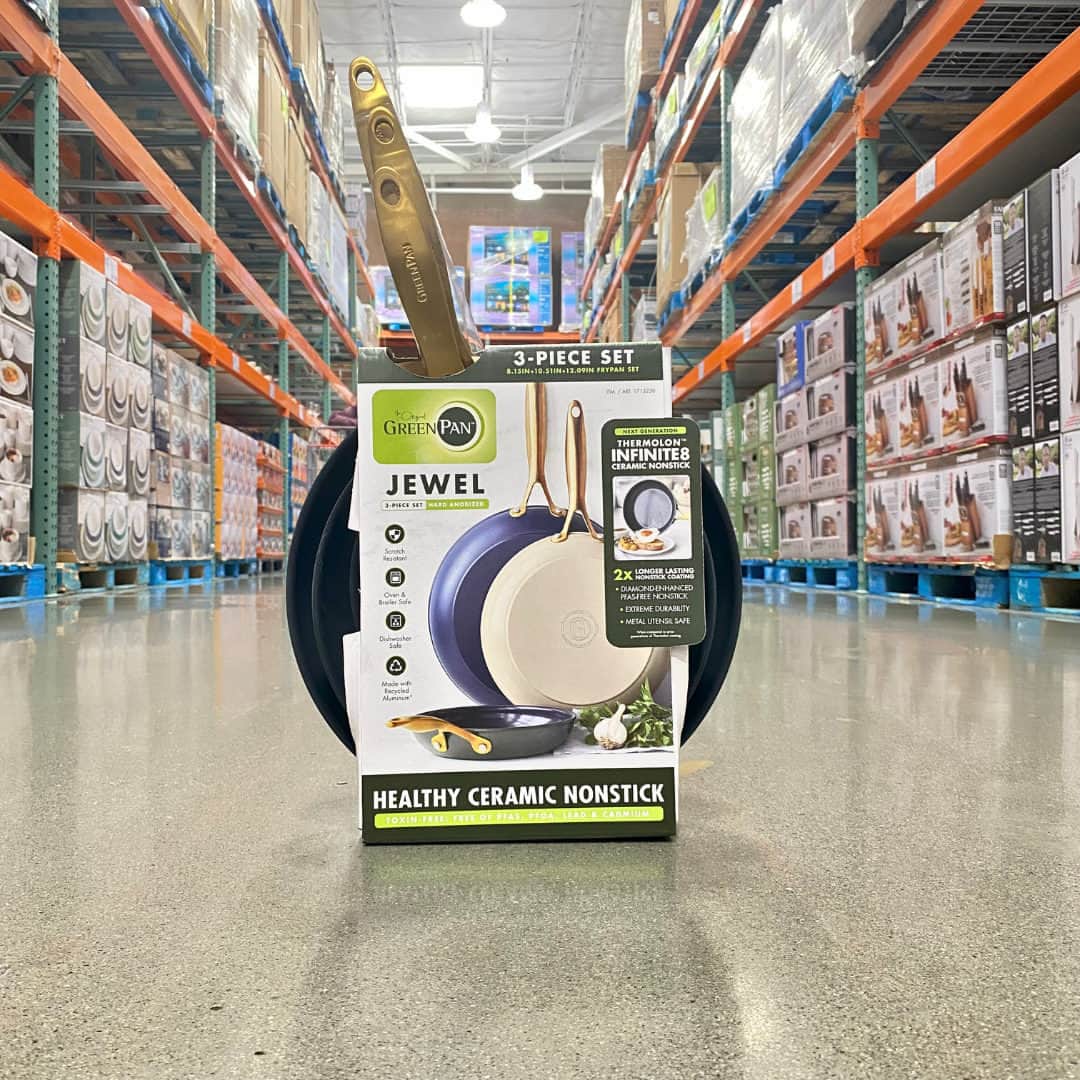 のインスタグラム：「These versatile skillets offer more than style with their quick release and easy cleanup ceramic non-stick coating. 🍳  Link in bio: GreenPan Jewel 3-piece Ceramic Non-Stick Skillet Set」