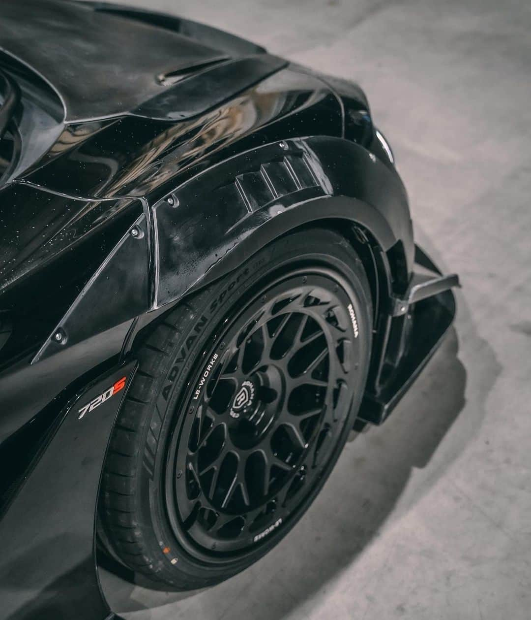 Wataru Katoさんのインスタグラム写真 - (Wataru KatoInstagram)「LIBERTY WALK 　　LBWK LB⚡️works @mclaren 720s new wide body kit😆  https://libertywalk.co.jp/bodykit/  @rohanawheels  @teamtoyousa  @toyotires  @libertywalk_osaka  @libertywalk_tokyo_harajuku  @fiexhaust  @minigt @sphere_light @tone_japan  #libertywalk  #libertywalktokyo  #lbworks #lbwk #new #widebody #mclaren720s  #mclarenf1gt  #supercar #720s #black  #rohanawheels  #tone #hipercar #custom#car #semashow #nicecar#instagram  #ltmw #libertywalkeu #minigt #hotwheels」9月24日 0時37分 - libertywalkkato