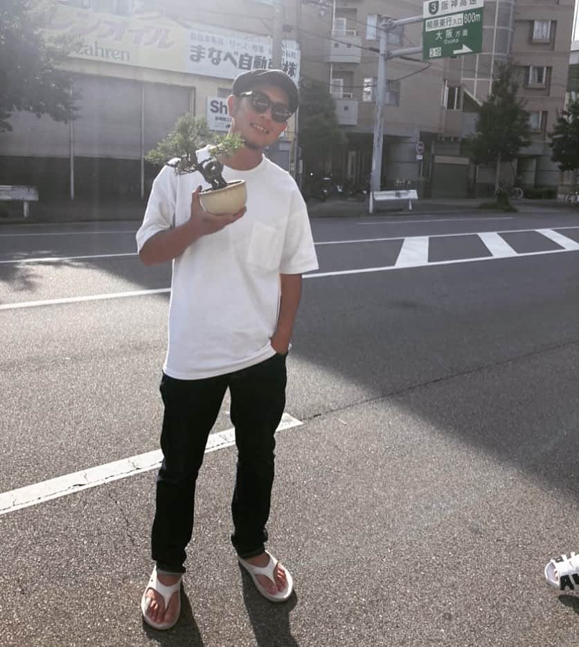 弘輝のインスタグラム：「今日はたくさんの人の愛を感じれた日でした。 試合、計量が近づくと腹は減るけど 感謝が増える。 闘えるのは当たり前の事じゃない。  腹減ったけど充電は満タン  #盆栽」