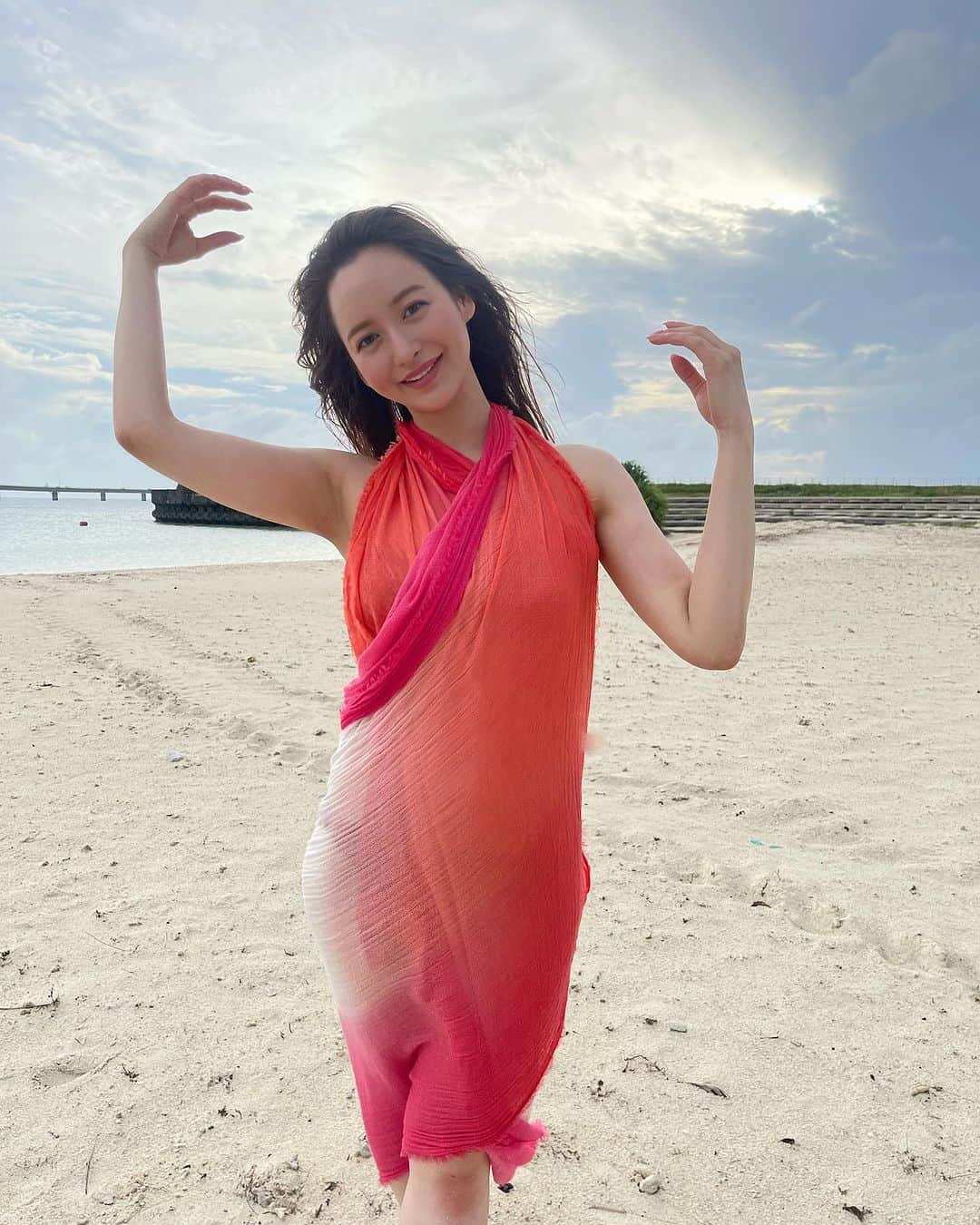 野崎萌香のインスタグラム：「発売中のヤンジャンのオフショット❤️❤️❤️ @gr_youngjump_official」