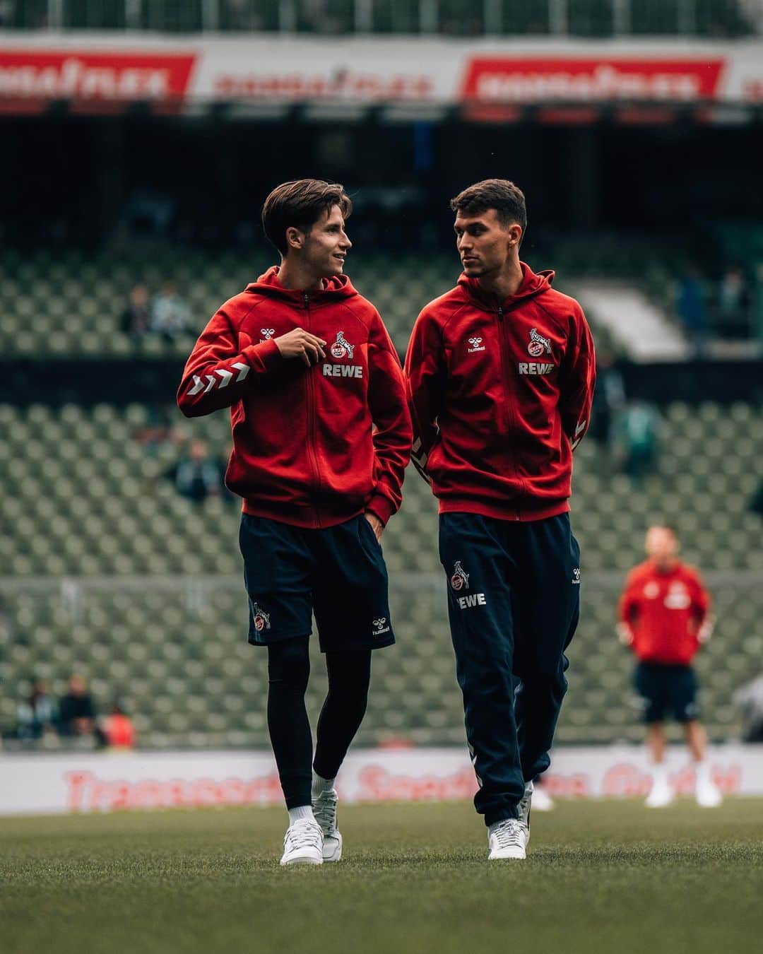 1.FCケルンのインスタグラム：「Bock auf den ersten Sieg der Saison! SWIPE für die #effzeh-Startelf 🔴⚪️  Die Aufstellung wird präsentiert von @gaffel_koelsch  __ #SVWKOE」