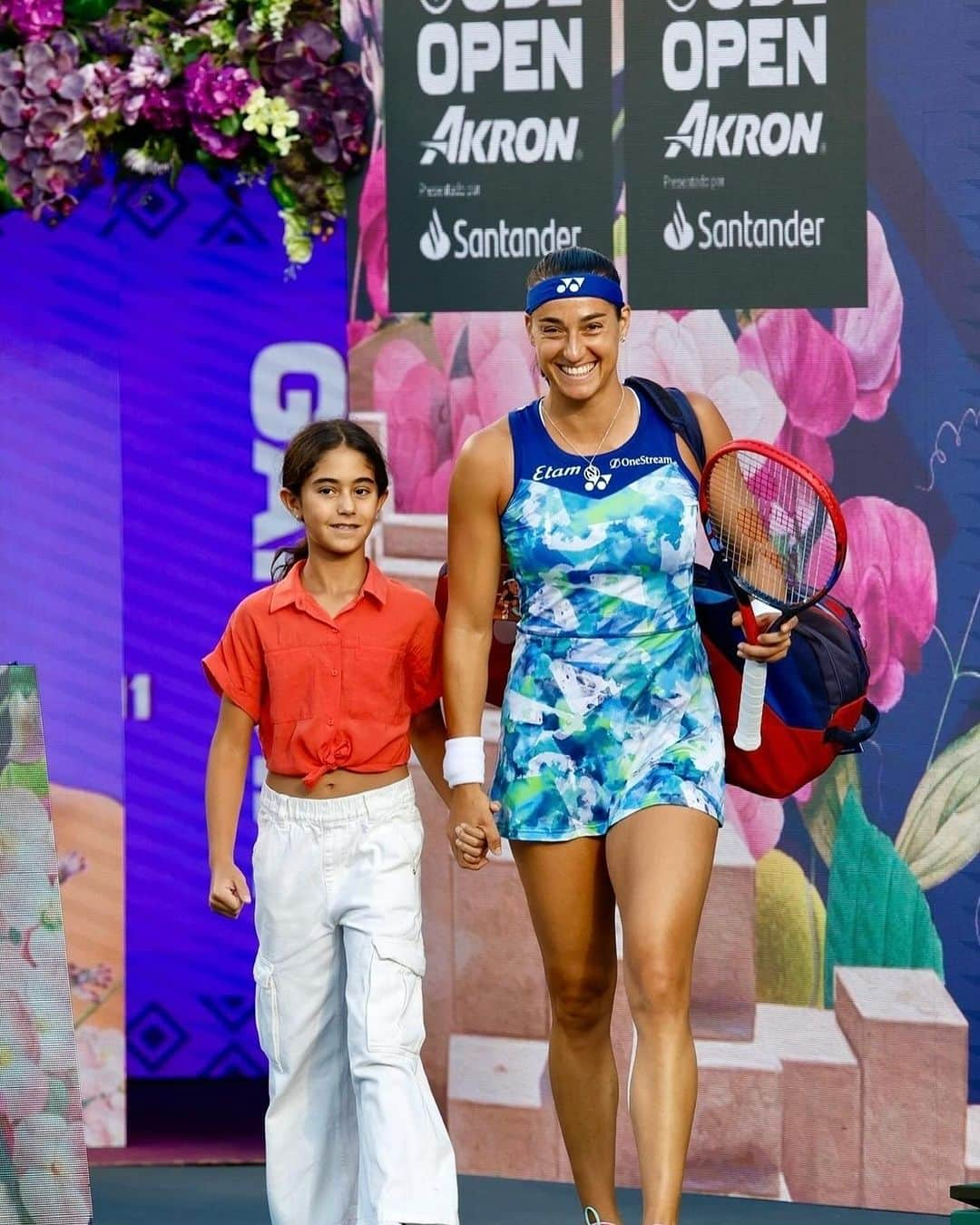 キャロライン・ガルシアさんのインスタグラム写真 - (キャロライン・ガルシアInstagram)「Yesterday’s coordination was not topnotch 🫣 Congrats on @mariasakkari for a great match and best of luck in the final 💪🏻🔥🙌🏻  Overall very positive weeks for me with a semifinal ! After a good come back in the first round and good improvements in the game and mindset 💪🏻🔥🙌🏻🙏🏻  We will keep the work and process going with my team 🤜🏻🤛🏻  Muchissimas gracias Mexico por el increible apoyo y el ambiente! Es un placer de volver cada vez, HASTA LA PRÓXIMA ! 🤗😘  Now time to travel to Japan for @torayppo 😵‍💫 please don’t t ask me which dates or time of the day it it 😩  #FlyWithCaro #gdlopen @gdlopen」9月24日 1時02分 - carogarcia