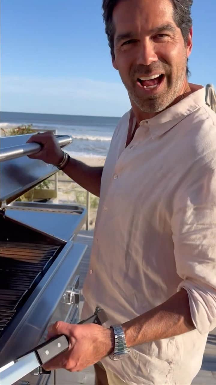 ブライアンアトウッドのインスタグラム：「When we were looking for a high-quality grill that offers upscale design, @dcsoutdoor is the perfect choice for our beach front home since the marine grade stainless is more weather resistant than standard grills.  We got ours from @ajmadison   There are several key feature that make this grill top of the line.  1st there is a dedicated searing zone with a dynamic infrared burner allows you to experience a new level of versatility, using a range of cooking methods. Lock in the juices on your favorite proteins for restaurant-quality results at home.  2nd is an infrared rotisserie burner provides controlled searing heat up to 14,000BTU. The heavy-duty motor easily turns a 50lb load, ideal when cooking for a big crowd. The rotisserie rod is conveniently stored under the drip pan handle. Rotisserie cooking. Cooking meat on a rotisserie uses the meats own juices without having to use any additional oils. It also creates a final product with less fats as these are eliminated during the rotation in the cooking process while keeping the flavors and juiciest of the product.  3rd is a Secondary Cooking Shelf - More room when cooking for a crowd with a secondary cooking space beyond grilling meats, a grill is an a great opportunity to create the entire meal by grilling vegetables and using the secondary tiers for slow cooking, making sauces and keeping foods warm.  4th the Charcoal Cooking Tray - Enjoy smoky barbecue flavor with the ease of instant gas flame ignition. Grill directly on the cooking grate or add wood chips for more smoke. A W-shaped tray with adjustable vents helps the charcoal last longer.  5th Integrated Lighting - Brilliant 12-volt lighting safely illuminates what you’re cooking while emitting a welcome glow around the whole grill. Bezel lighting on dials glow white when the lights or grill are on, and orange when the gas and grill are working. #ad #outdoorliving #outdoorkitchen #dcsgrill #ajmadison」