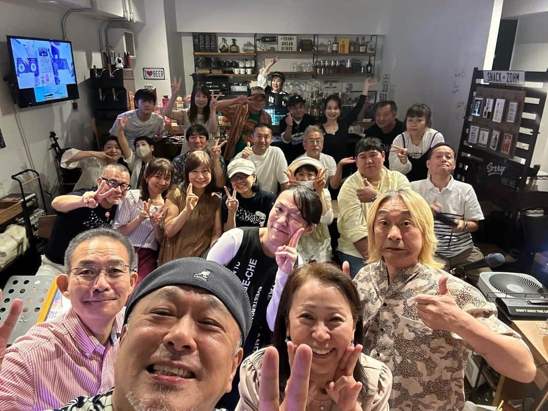 西山浩司のインスタグラム：「「西山浩司のどこまでワルオなの⁉️」第二回ファンミーティング&アドリブLIVE🎵ガキンチョ(どこワルファン) のみんなのおかげで楽しい時間にさせていただきました👍スター誕生からの先輩！ゲストの黒部幸英お兄ちゃん欽ちゃんへの熱い語り！ありがとうございました🙏ZOHMの吉井純子ちゃん美味しいオードブルいつもありがとねぇ〜🙏🤗また次回を楽しみにしてま〜す😆🎸」