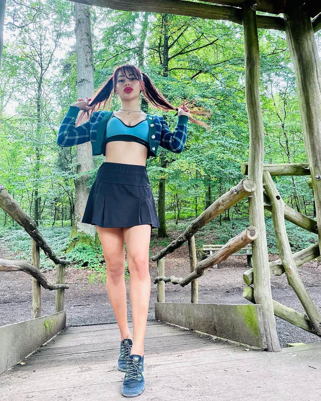 April Imanさんのインスタグラム写真 - (April ImanInstagram)「Big city girl but I gotta have my nature too 🌿🌲🍀🌳💚 . . . . #apriliman #yogadaily #yogagirl #summertime #summervibes #summerstyle #summeroutfit #ootdfashion #fashionblogger #modellife #modeling #feminine #womanstyle #worldtraveler #globetrotter #naturelovers #natureshots #greenforest #sportygirl #sportychic #activewear #activegirl #pigtails #cutehairstyles #hikingadventures」9月24日 1時26分 - april_iman