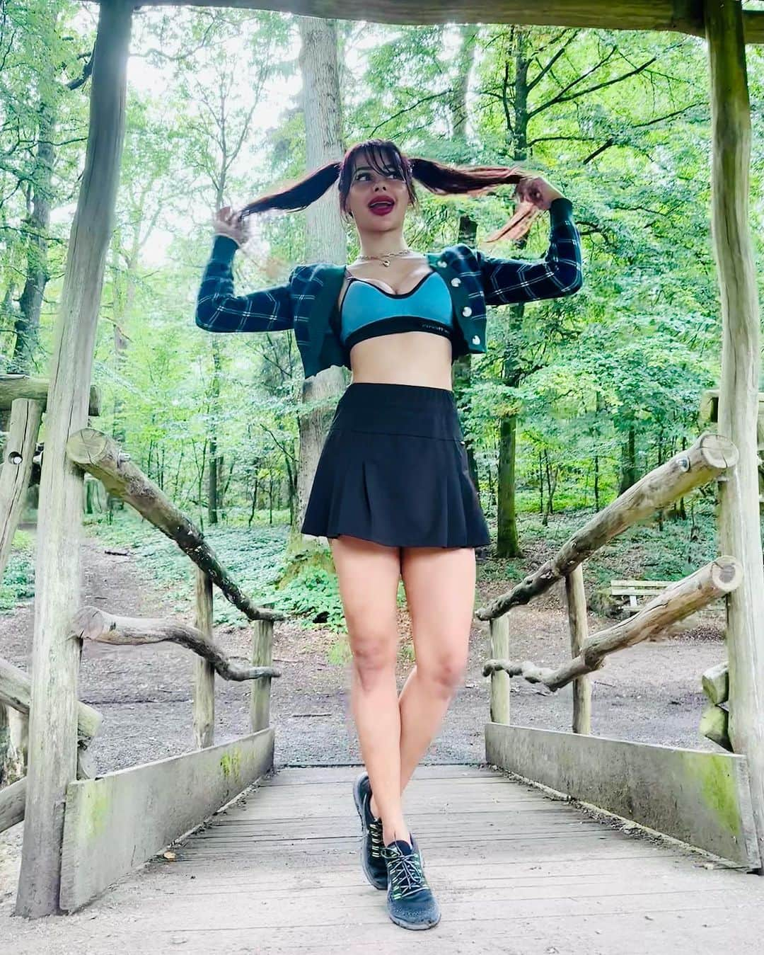 April Imanさんのインスタグラム写真 - (April ImanInstagram)「Big city girl but I gotta have my nature too 🌿🌲🍀🌳💚 . . . . #apriliman #yogadaily #yogagirl #summertime #summervibes #summerstyle #summeroutfit #ootdfashion #fashionblogger #modellife #modeling #feminine #womanstyle #worldtraveler #globetrotter #naturelovers #natureshots #greenforest #sportygirl #sportychic #activewear #activegirl #pigtails #cutehairstyles #hikingadventures」9月24日 1時26分 - april_iman