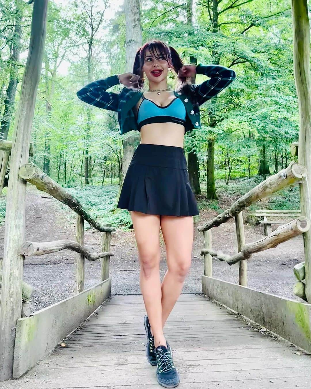 April Imanさんのインスタグラム写真 - (April ImanInstagram)「Big city girl but I gotta have my nature too 🌿🌲🍀🌳💚 . . . . #apriliman #yogadaily #yogagirl #summertime #summervibes #summerstyle #summeroutfit #ootdfashion #fashionblogger #modellife #modeling #feminine #womanstyle #worldtraveler #globetrotter #naturelovers #natureshots #greenforest #sportygirl #sportychic #activewear #activegirl #pigtails #cutehairstyles #hikingadventures」9月24日 1時26分 - april_iman