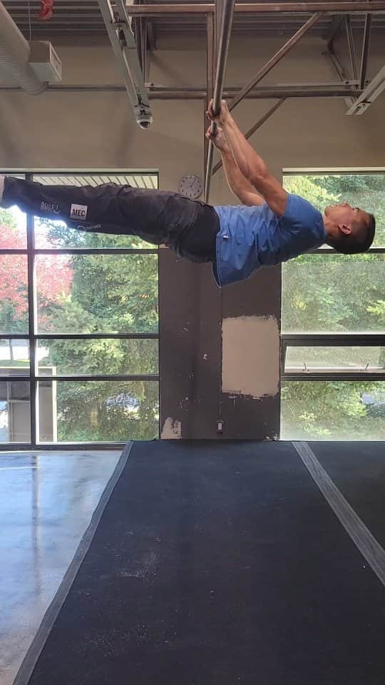 シーン・マコールのインスタグラム：「Practicing my levers, these with straddle legs. Turns out levers aren't just abs but a ton through the shoulders and back because when I first started doing these again, they were impossible! 😅 ⠀⠀⠀⠀⠀⠀⠀⠀⠀ This straddle position is also a great progression towards a straight front lever. 📝   ⠀⠀⠀⠀⠀⠀⠀⠀⠀ ⠀⠀⠀⠀⠀⠀⠀⠀⠀ ⠀⠀⠀⠀⠀⠀⠀⠀⠀ ⠀⠀⠀⠀⠀⠀⠀⠀⠀ ⠀⠀⠀⠀⠀⠀⠀⠀⠀ ⠀⠀⠀⠀⠀⠀⠀⠀⠀ ⠀⠀⠀⠀⠀⠀⠀⠀⠀ @scarpana | @boilerroomclimbing | @mec | @flashedclimbing | @team_edelrid  #climbing #train #canada #athlete #sports #power #fitness #work #workhard #workout #strength #ninja #gym #fun #climbing_photos_of_instagram #business #challenge #frontlever」