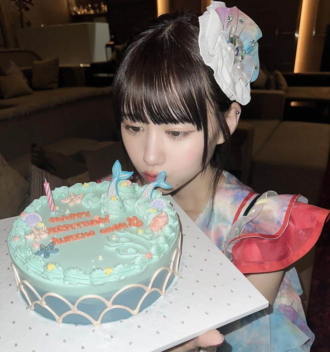 土光瑠里子のインスタグラム：「タイのみんなから 少し早いけど誕生日ケーキт т🫶 嬉しすぎたよううう 去年もそうだったけど本当に本当に嬉しい( .ˬ. )🫶🫶 可愛いしるーのすきないろ！ もっとタイ語話せるようにがんばるし 待ってて(˶' ᵕ ' ˶)」