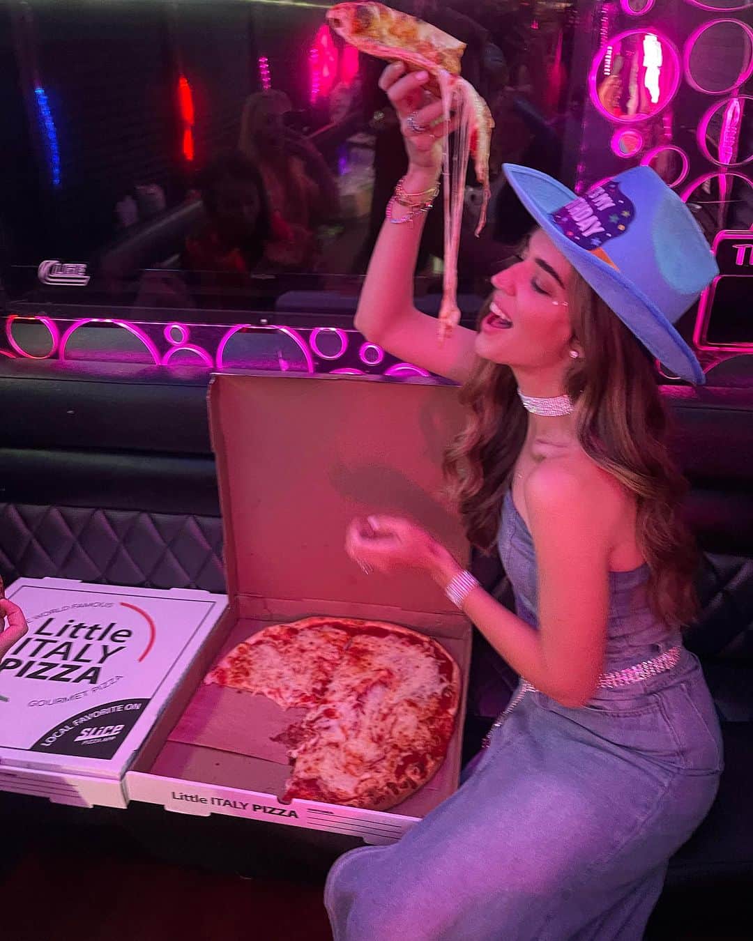 クララ・アロンソさんのインスタグラム写真 - (クララ・アロンソInstagram)「It’s Britney B****!!  Still not over this incredible night 🤭thank you to my amazing friends 🎉love u guys.」9月24日 1時22分 - claraalonsonet