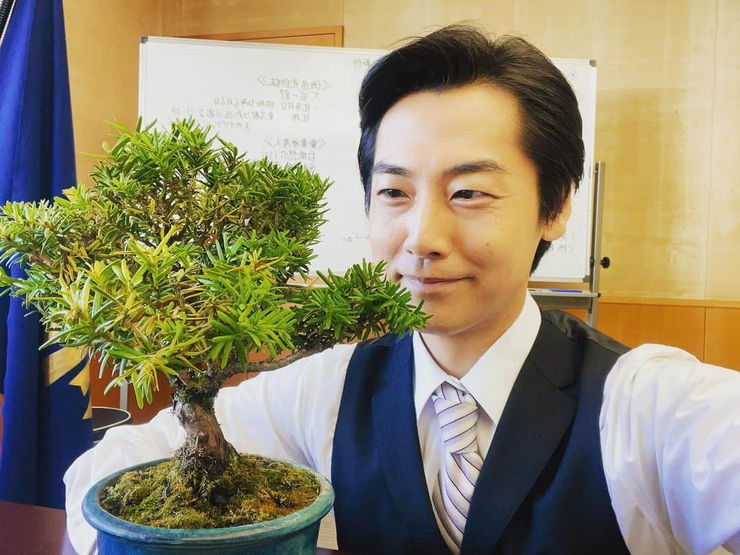 福士誠治さんのインスタグラム写真 - (福士誠治Instagram)「25日テレビ東京にて 20時放送 ドラマ駐在刑事やりまーす！  御子柴管理官 盆栽 楽しみにしていて下さい  #福士誠治 #駐在刑事 #テレビ東京 #盆栽」9月24日 1時24分 - seiji_fukushi