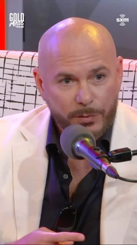 ケビン・ハートのインスタグラム：「In this week’s Gold Mind’s episode I interviewed Pitbull! Listen on SiriusXM or wherever you get your podcasts. Link: https://siriusxm.us/GMPitbull @pitbull」