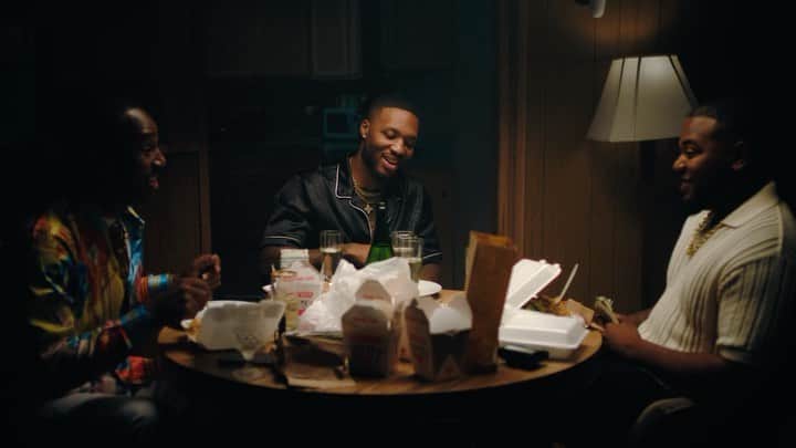 デイミアン・リラードのインスタグラム：「Full video for my song ‘Paid In Full’ featuring @tobenwigwe 🔥🔥🔥🔥  Had to pay tribute to the classic with a cameo from original #PaidInFull star @Mr_Camron.   🎬 @keonimars (@creativesatplay)  📲 Stream my Don D.O.L.L.A. album on your music app  #DameDOLLA #Camron #TobeNwigwe  Additional Video Credits:  Producer. @nicolemariecasino & @brookfieldduece  Assistant Producer. @simplyyshanti  DP. @andrewjohnston.dp  AD. @_whatsthetiff  2nd AD. @jeremiahwiseblood  Casting. @biltzcastings  Art Dir. @_lolavictoria  Art Asst. @splashxup  Cast Wardrobe Stylist. @s.n.2l  Wardrobe Asst. @supaa.jefe  MUA/ Groomer. @_karsonya  Dame Wardrobe. @en_cole & @desiree.olavarrieta  1st AC. @colemaslansky  Stedicam Op. @isaakmorin  Jib Op. Victor Pance  Gaffer. @mikeduong44  Key Grip. @liam_4st  Grip. @aid_and_abet  Electric. @dir_artemio  BTS. @notalents  BTS Photos. @cameramancam_  Key PA. @birdieonthe1st  PA. @prissy_cali_missy  PA. @tomikoyounge  PA. @no_limit_asaije  PA. @robynbershell5  Asst. Editor. @_kikovalle  Colorist. @shanivarner」