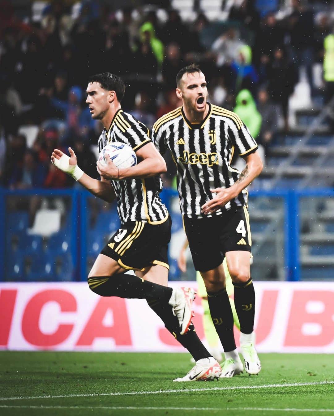 ユヴェントスFCのインスタグラム：「🔙 in the game ⚽️💪 Let’s keep pushing ⚔️⚪️⚫️  #SassuoloJuve」