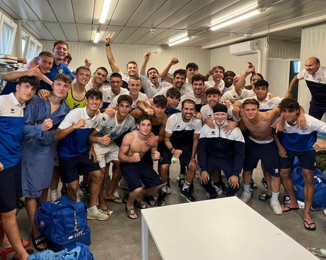 セスク・ファブレガスのインスタグラム：「What a great win! This group will always be special to me. Believe, courage, personality and quality. Time to keep going! @comofootball 💪🏻🙏🏻」