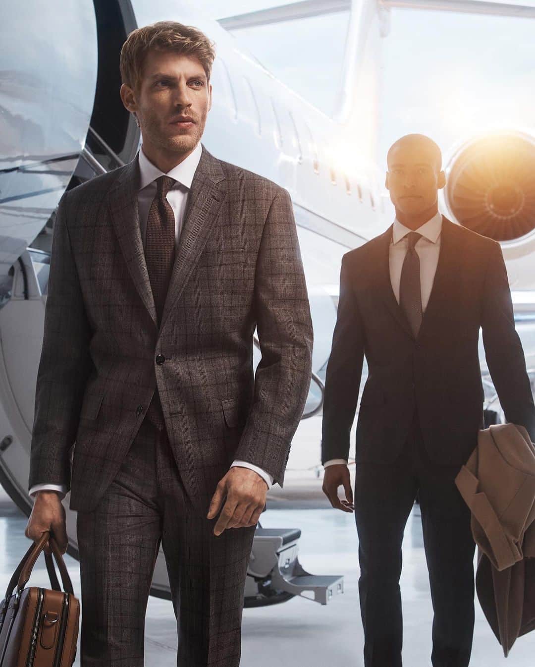 のインスタグラム：「Just touched down: Fall 2023 suiting from Michael Kors Mens.   #MichaelKorsMens  Photographed by @LachlanBailey」