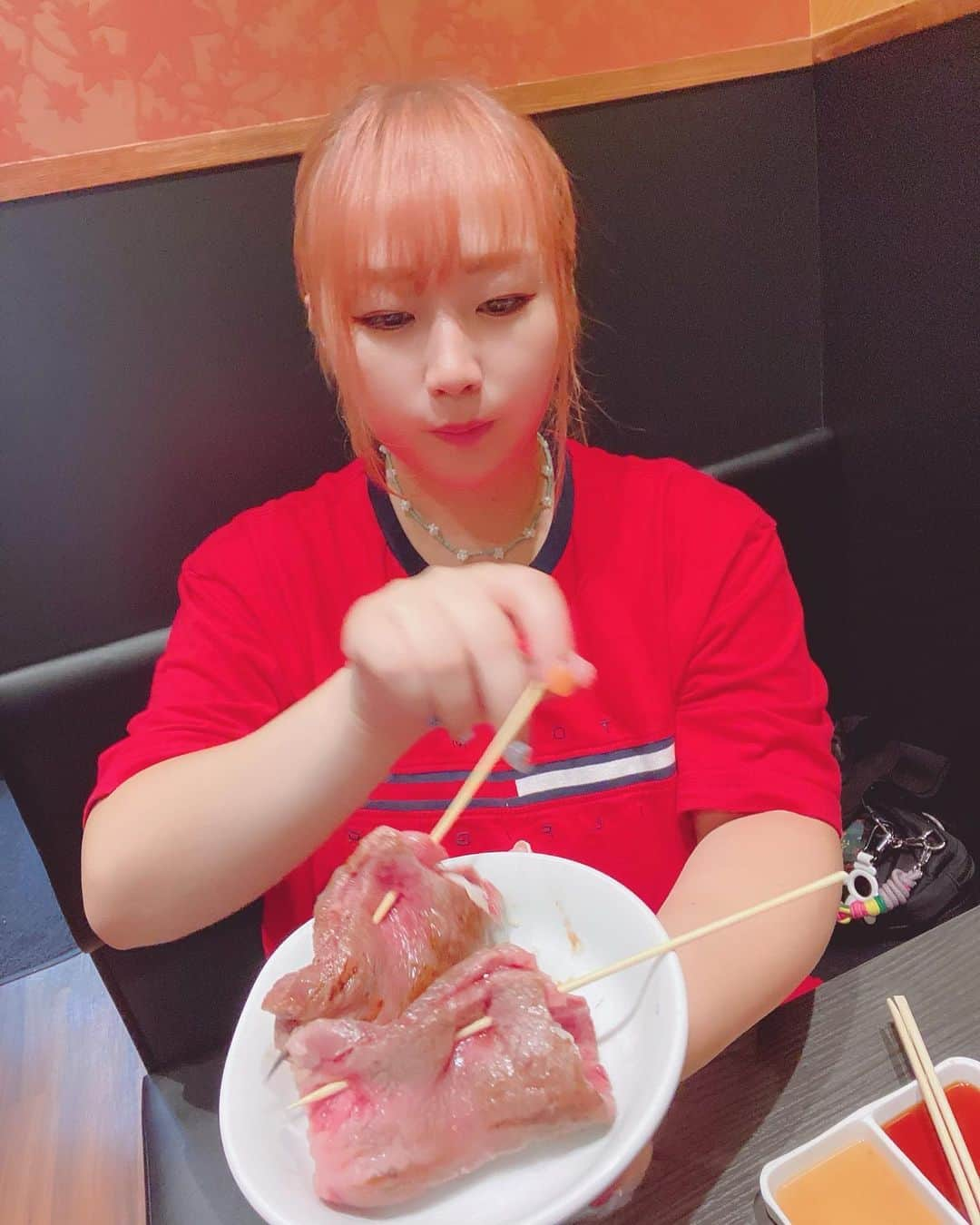 来栖あこさんのインスタグラム写真 - (来栖あこInstagram)「真夜中の飯テロ🍖  焼肉ごぉ北千住店さんに行ってきました🌟  前に行った上野店さんめちゃ美味しかったので期待大🤤💕  最初にでてきた、ちょうちんロースが美味しすぎて🤤🤤 （ちょうちんロースは前日までに予約を❣️）  他のお肉も厚切りコースなだけあって期待を裏切らない厚切り🤤🤤  コスパ最強なので是非みんな食べに行ってね😋💖 PR @yakiniku_go_kitasenju #北千住ディナー #足立区グルメ #北千住ランチ #北千住焼肉 #焼肉ランチ #焼肉ごぉ北千住店 #北千住グルメ」9月24日 1時50分 - akopai.081