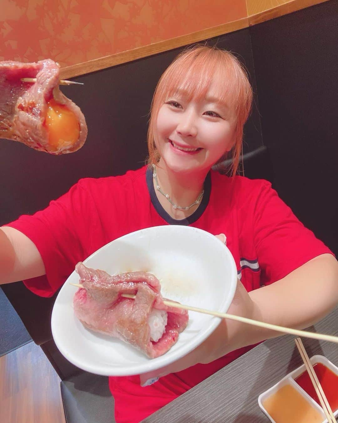 来栖あこのインスタグラム：「真夜中の飯テロ🍖  焼肉ごぉ北千住店さんに行ってきました🌟  前に行った上野店さんめちゃ美味しかったので期待大🤤💕  最初にでてきた、ちょうちんロースが美味しすぎて🤤🤤 （ちょうちんロースは前日までに予約を❣️）  他のお肉も厚切りコースなだけあって期待を裏切らない厚切り🤤🤤  コスパ最強なので是非みんな食べに行ってね😋💖 PR @yakiniku_go_kitasenju #北千住ディナー #足立区グルメ #北千住ランチ #北千住焼肉 #焼肉ランチ #焼肉ごぉ北千住店 #北千住グルメ」