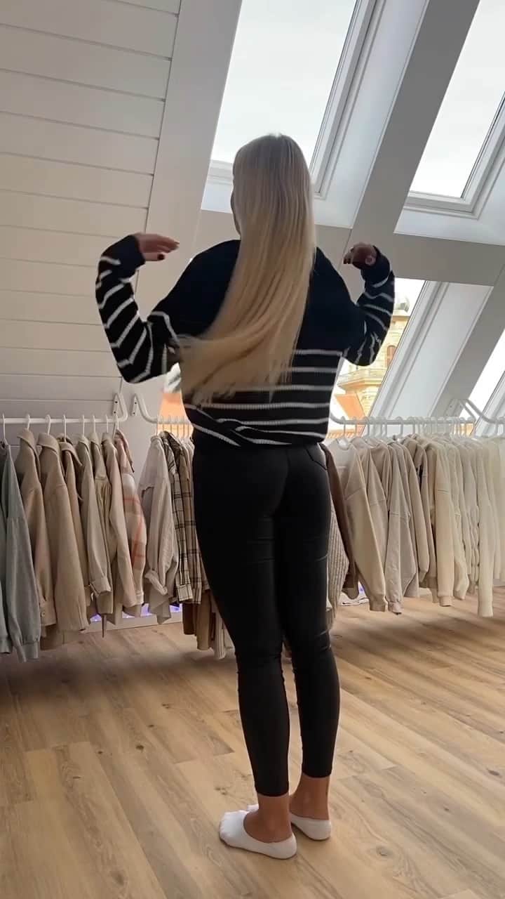 SHEINのインスタグラム：「Looking for all-black fits that really pop off? Elevate your ensemble like @lisarosii with stripey chic contrasts 🖤🤍✨  Shop similar 🔎1779328 20726493 4184356 1652588  #SHEIN #SHEINforAll #SHEINstyle #fashion #chic」