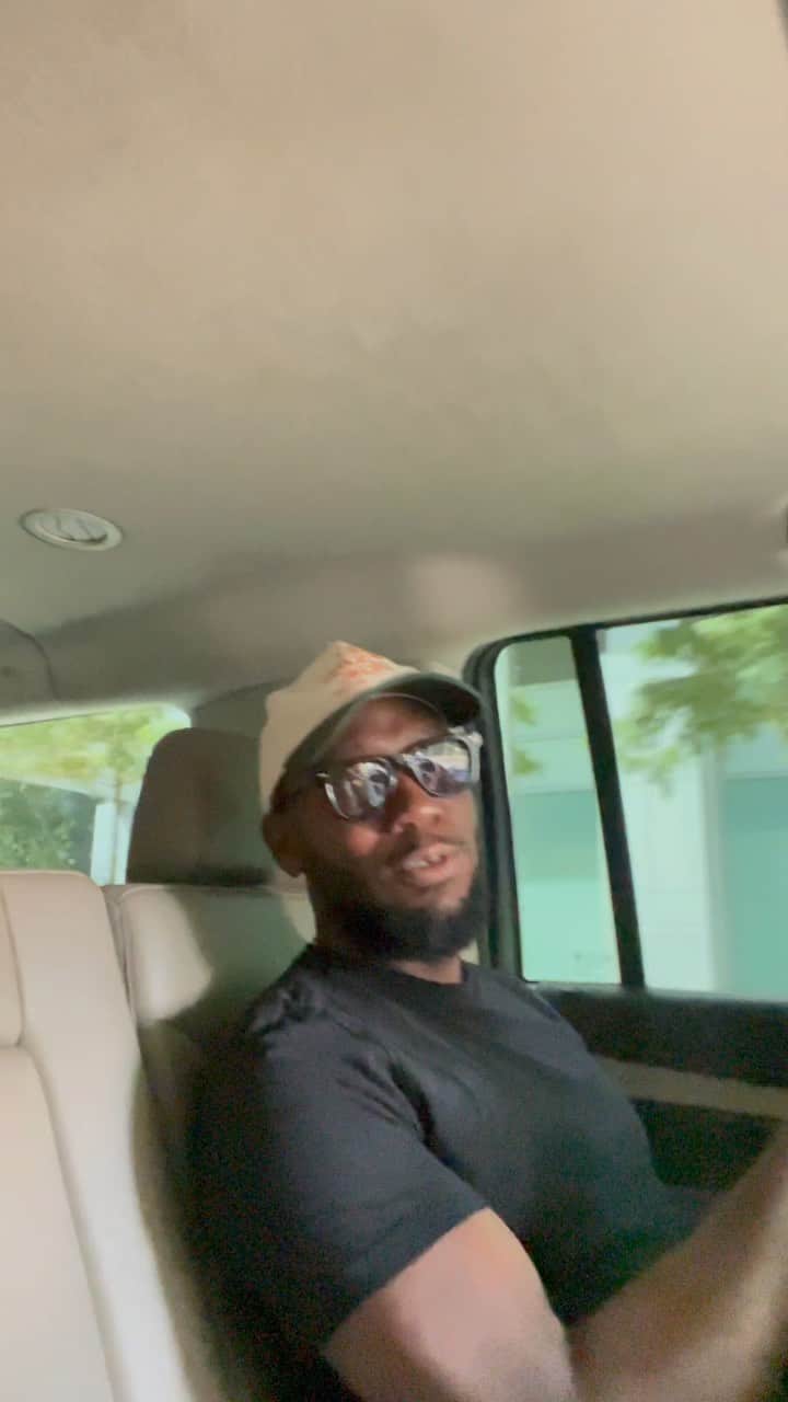 ラモーネ・モリスのインスタグラム：「The saga continues…she recorded this on low data mode.」