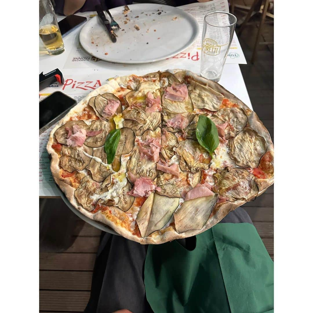 久代萌美さんのインスタグラム写真 - (久代萌美Instagram)「☺︎ 色んなものをたくさん食べてます🇮🇹  #ミラノカツレツ #エレファントサイズ🐘」9月24日 2時04分 - kushiro_moemi