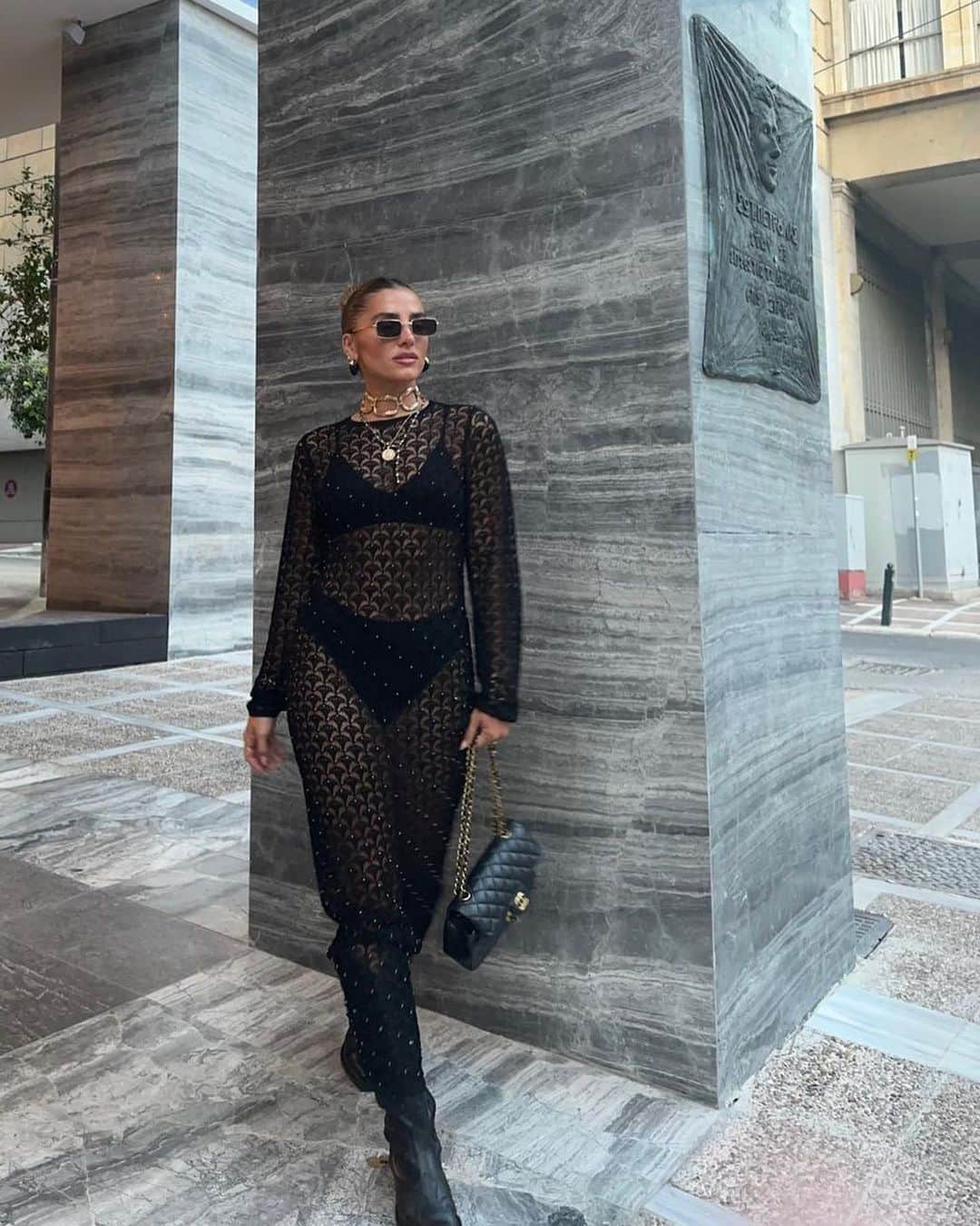 トップショップのインスタグラム：「Sheer moments with chunky metals.  #Topshopmuse @emilyrosemoloney wears our knitted premium dress [125983530]」