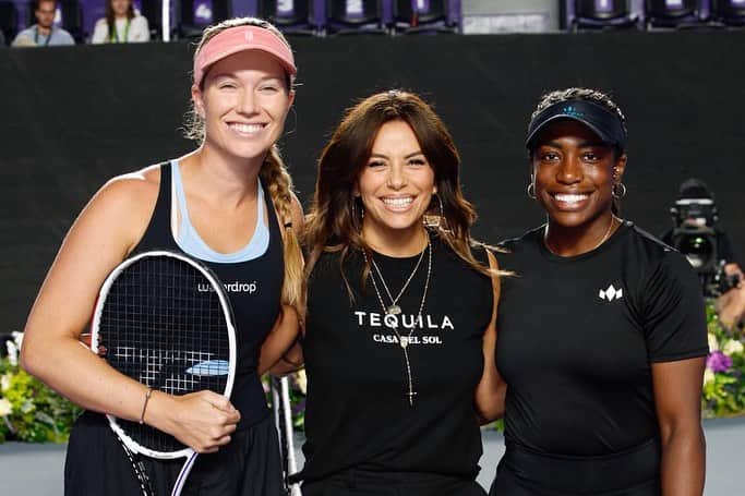 エヴァ・ロンゴリアさんのインスタグラム写真 - (エヴァ・ロンゴリアInstagram)「That’s a wrap on the @gdlopen 🎾 So great to have had @casadelsoltequila be a part of it and witness such an incredible group of women competing in the best city.」9月24日 2時18分 - evalongoria