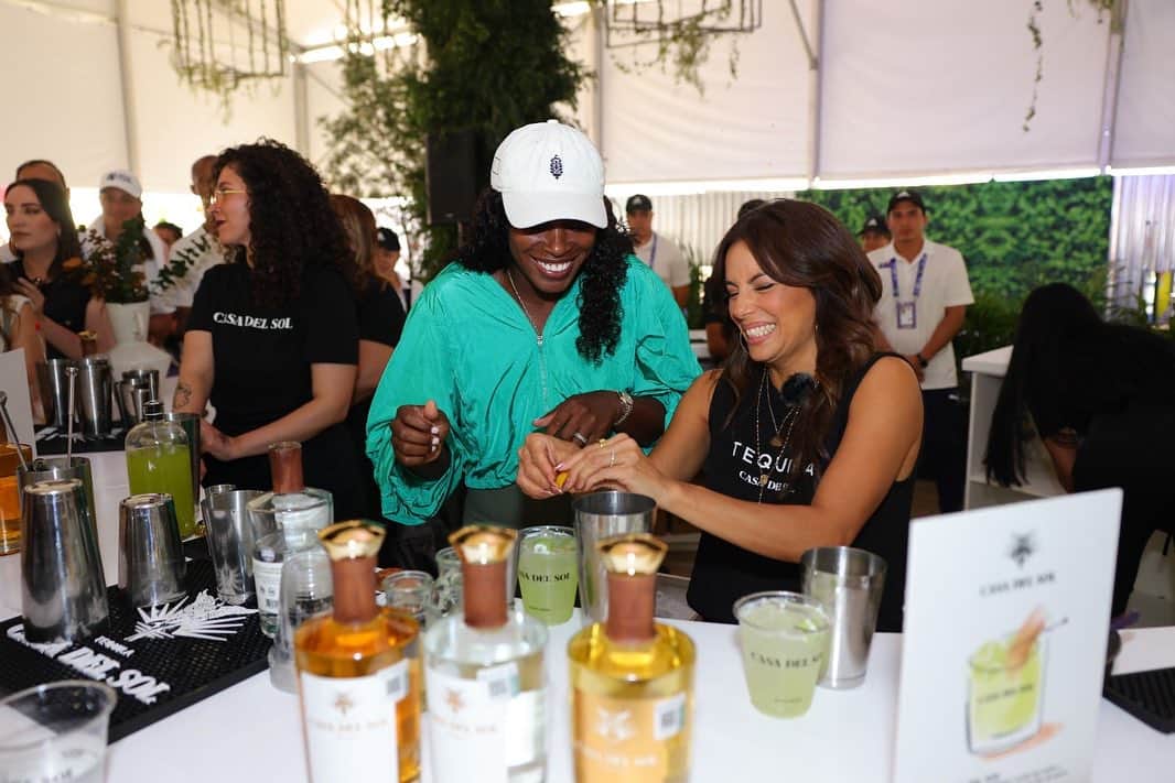 エヴァ・ロンゴリアさんのインスタグラム写真 - (エヴァ・ロンゴリアInstagram)「That’s a wrap on the @gdlopen 🎾 So great to have had @casadelsoltequila be a part of it and witness such an incredible group of women competing in the best city.」9月24日 2時18分 - evalongoria