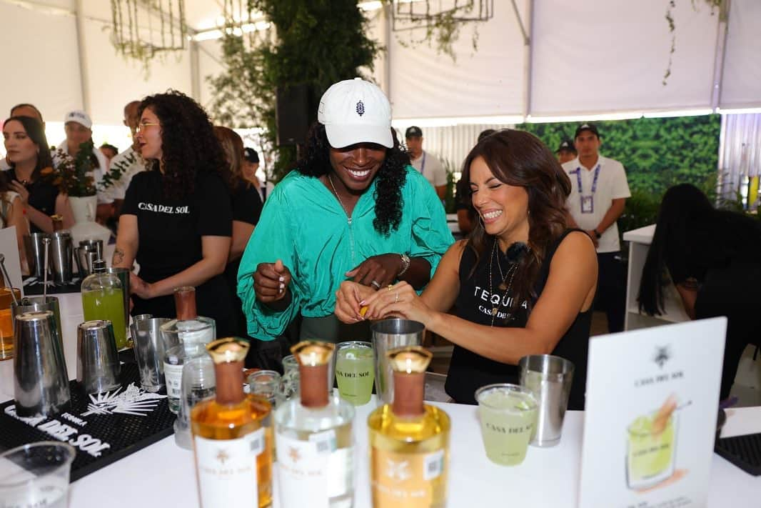 エヴァ・ロンゴリアのインスタグラム：「That’s a wrap on the @gdlopen 🎾 So great to have had @casadelsoltequila be a part of it and witness such an incredible group of women competing in the best city.」