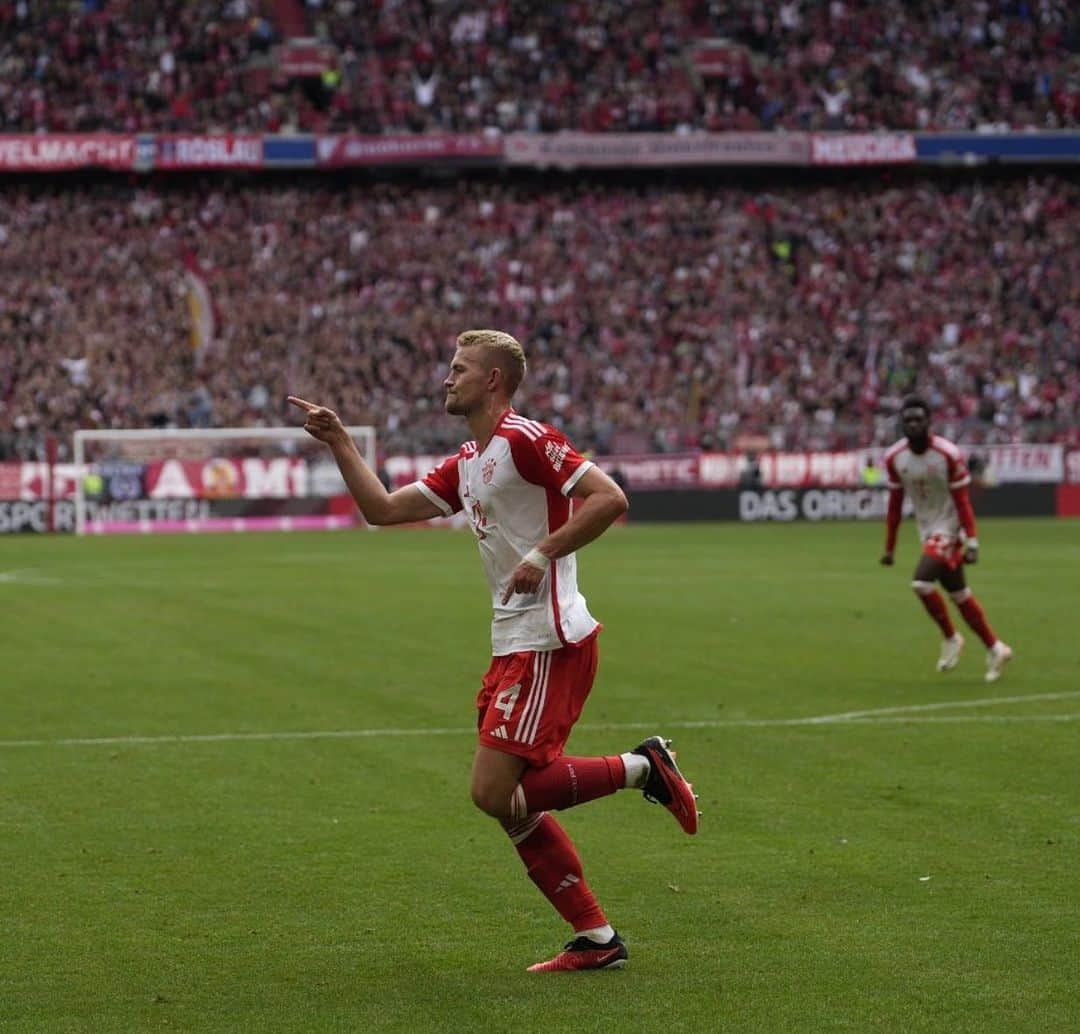 マタイス・デ・リフトさんのインスタグラム写真 - (マタイス・デ・リフトInstagram)「Great Saturday win at the Allianz Arena today 💪🏼 @fcbayern」9月24日 2時13分 - mdeligt_