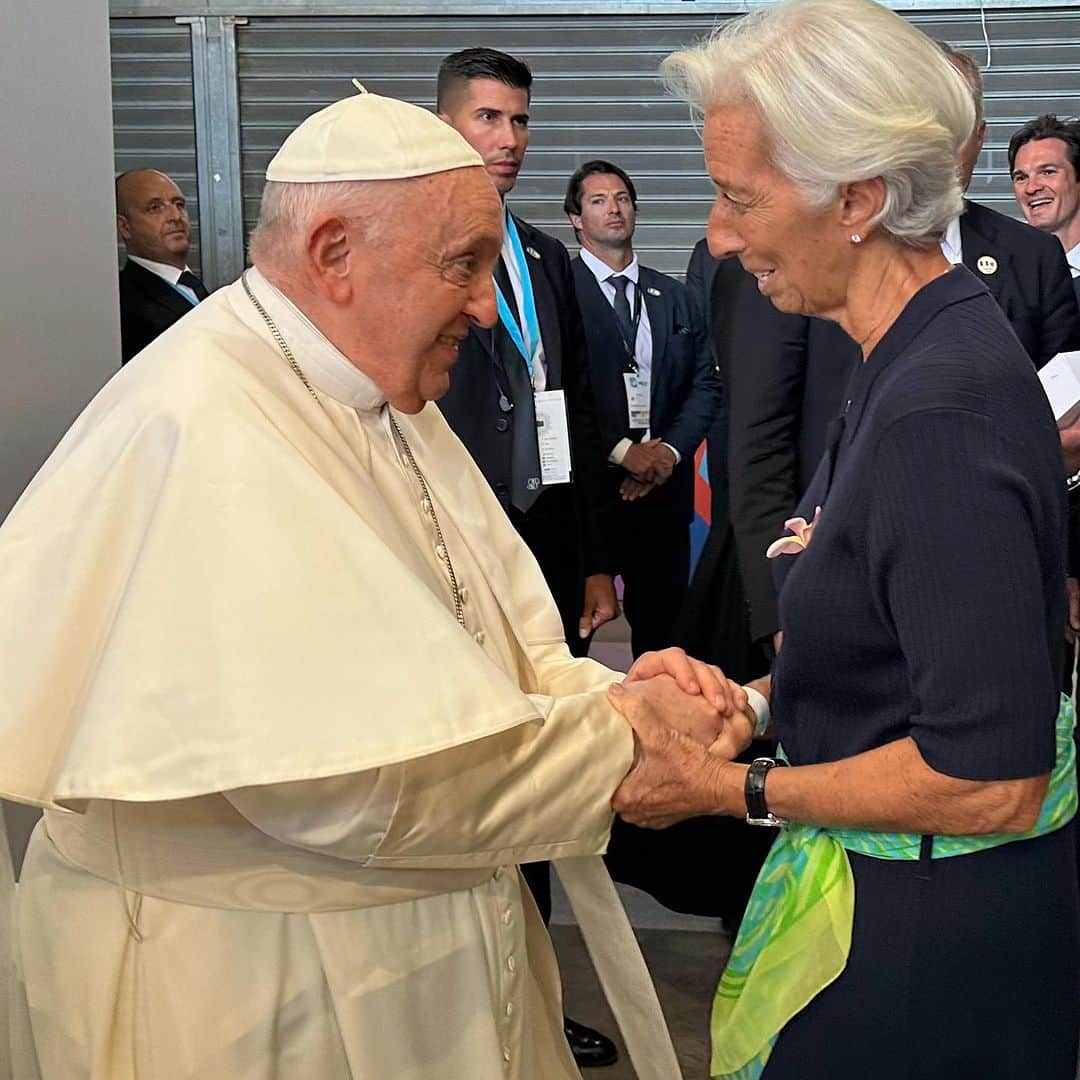 クリスティーヌ・ラガルドさんのインスタグラム写真 - (クリスティーヌ・ラガルドInstagram)「It was an honour to meet with His Holiness Pope Francis during the Mediterranean Meetings to discuss forging closer bonds that can help heal the divisions and inequalities of the region.」9月24日 2時21分 - christinelagarde