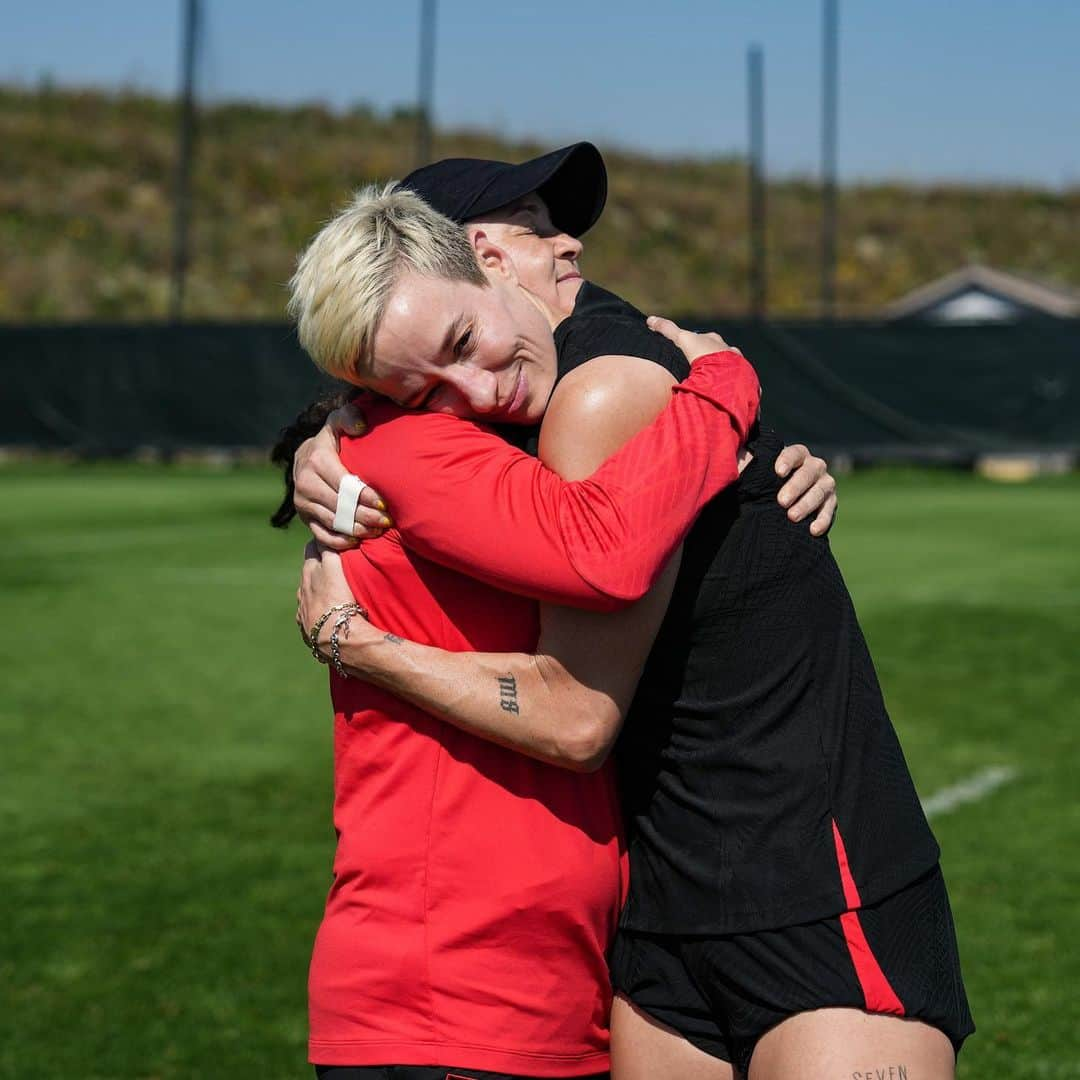 ミーガン・ラピノーさんのインスタグラム写真 - (ミーガン・ラピノーInstagram)「Pinoe’s final training 💙❤️」9月24日 2時25分 - mrapinoe