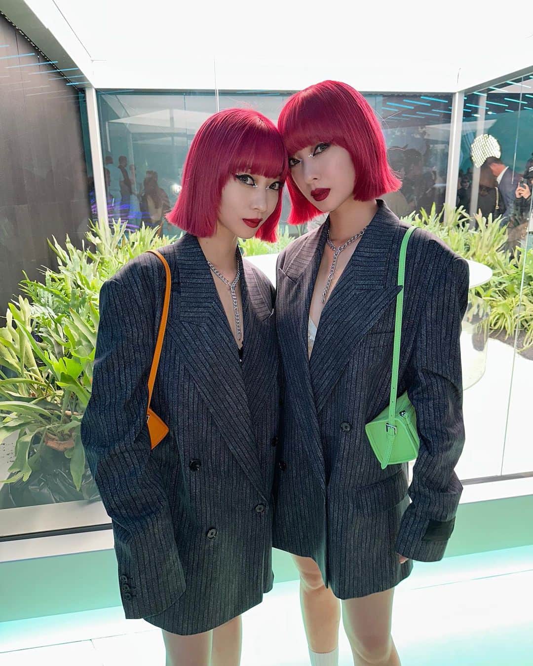 AMIさんのインスタグラム写真 - (AMIInstagram)「@boss  always shows us the new world  Stylish and remarkable collection made my heart race! Was so pleased to experience Incredible time with so much creativity 🔥🌹 We present a Twining look with Boss’ jackets⚡️💖   #BeYourOwnBOSS #BOSSMilanShow #ad #adv Paid Partnership with boss」9月24日 2時47分 - amixxamiaya