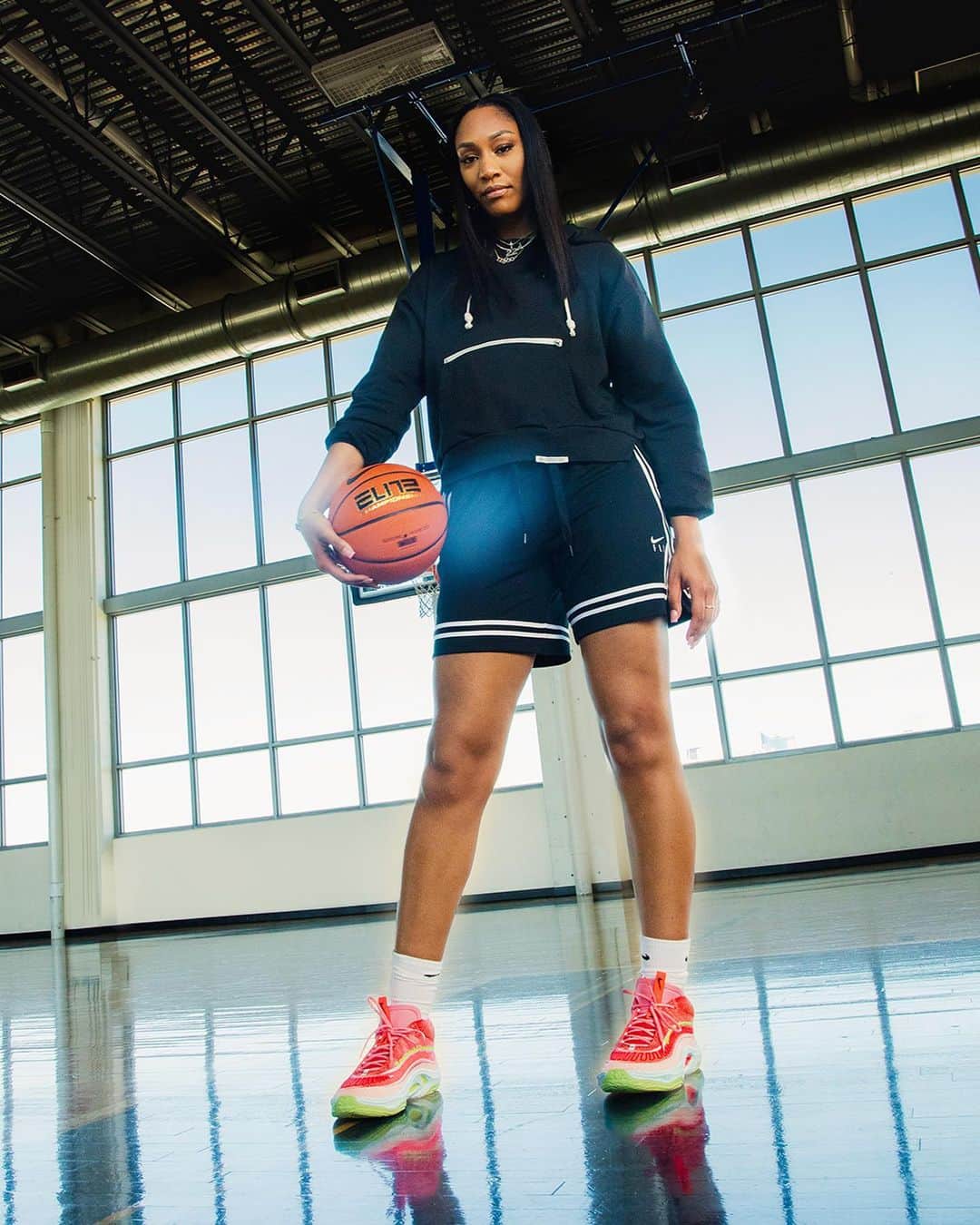 Nike Basketballさんのインスタグラム写真 - (Nike BasketballInstagram)「A little piece of A'ja Wilson 👟💅  The Cosmic Unity 3 A’JA P.E. is all about showing up with the knowledge that the next generation is watching and taking note. 📝   Shop the latest @aja22wilson P.E. at the link in bio.」9月24日 3時00分 - nikebasketball