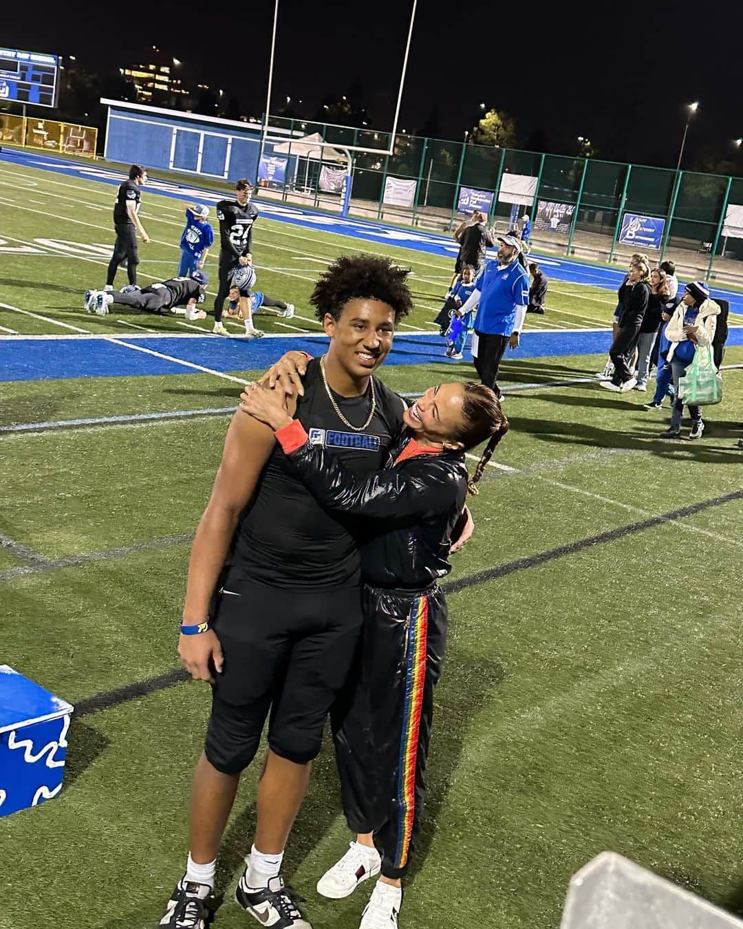 ポーラ・パットンのインスタグラム：「Congratulations to my amazing nephew Julius, who killed it at his homecoming game. Auntie Paula is so proud of you!! 🏈🙌🏽✨❤️🥰」