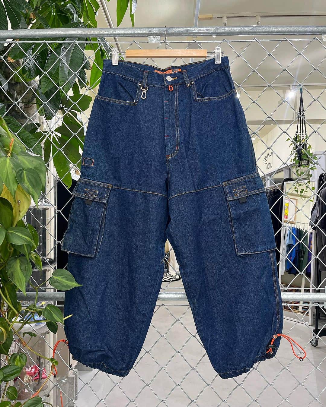 ジャムルのインスタグラム：「90's Denim tech cargo PANTS .  #jammru#大阪古着屋#心斎橋古着屋 #techwear #y2k#y2kfashion  #osaka  #fashion  #streetstyle  #streetfashion  #vtg  #vintage  #used  #usedclothing  #古着 #古着屋 #ファッション #70s #80s #90s」