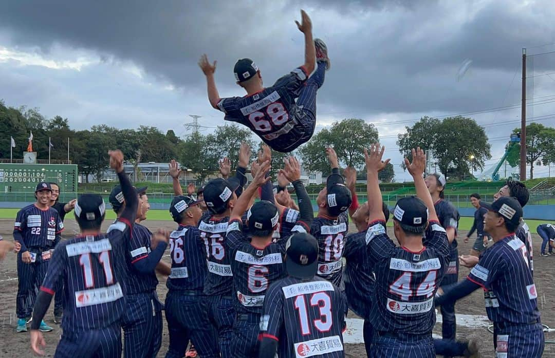 真奈のインスタグラム：「昨日はベイサイドリーグ！ 有り難う御座いました😊⚾️  無事ホーム試合勝利！ 残り2試合も宜しくお願い致します！  優勝セレモニー楽しかったですね🥺🏆  #千葉スカイセイラーズ　 #ベイサイドリーグ」