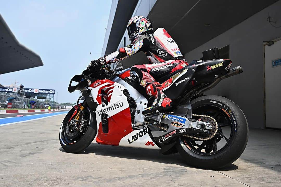 中上貴晶のインスタグラム：「SPRINT yesterday P13. It’s Sunday today another race day, I'll give it everything I've got 💪🏼  昨日のスプリントの反省を活かし、今日のレース諦めず全力を尽くします💪🏼  #IndianGP #MotoGP」