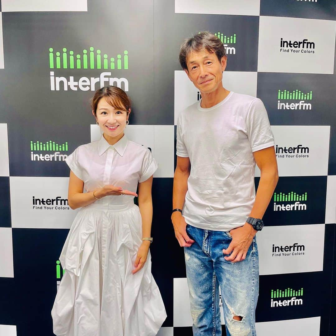 InterFM897のインスタグラム：「Sat. 14pm 表参道Ao presents Oshare Life DJ: 長野美郷（@misato_nagano_1127）  お休み中のShaulaに代わり、長野美郷がお送りする『Oshare Life』。  9/23（土）は、吉田栄作（@eisakuyoshida_official）さんをゲストにお迎えしました！  今年は、俳優デビュー35周年の吉田さん。 過去の作品を見直すと恥ずかしい気持ちになることもあるそうですが、様々な役と向き合ってきた"積み重ね"があるからこそ、演技の幅が広がっていくのですよね。  10/24からスタートするドラマ『マイホームヒーロー』では、なんと詐欺師役に！ 役柄にビジュアルを寄せたり、原作漫画を読んで登場人物の動作をコピペする...という"役作り"の話、とても興味深かったです。   そして後半は8月にリリースされた新曲「Old Soldier 〜老兵の剣〜」についても伺いました。 一度 作っていた歌詞を大幅に変更し、自身のこれまでを重ね合わせて制作したという楽曲。 その時々で、作品や音楽と真摯に向き合う姿勢はまさに "Soldier" ですよね。  9/24（日）神奈川県秦野市で開催の「秦野たばこ祭」でも聴けるかも（？）しれません！  #表参道Ao #オシャレ897 #吉田栄作 #俳優 #ドラマ #マイホームヒーロー #OldSoldier #秦野たばこ祭 #長野美郷 #interfm」