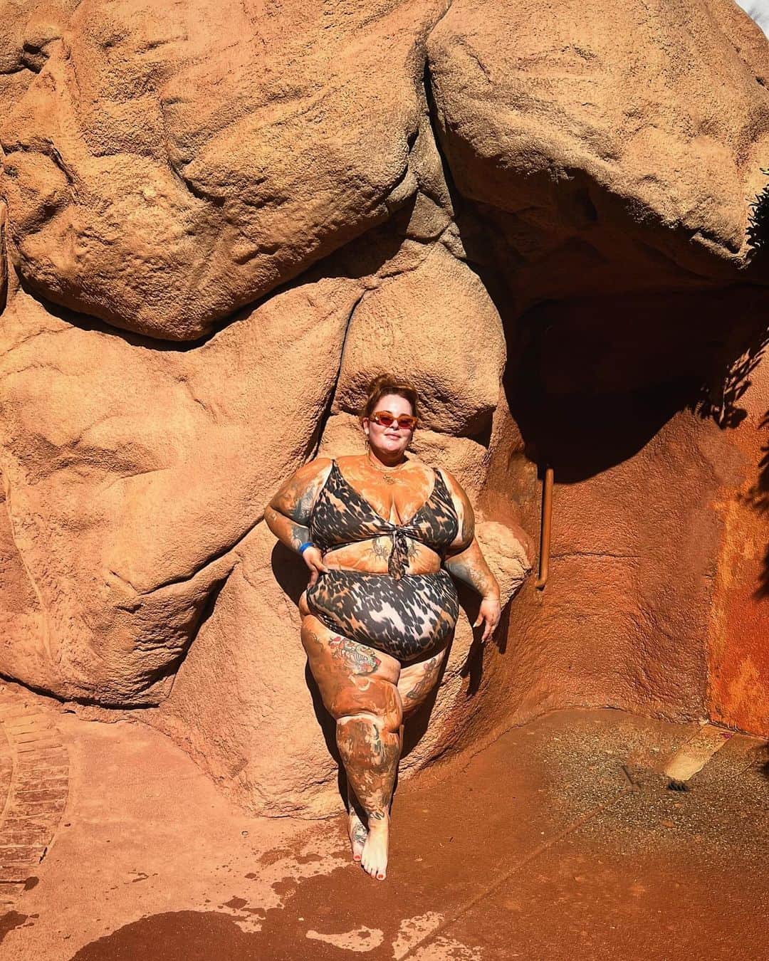テス・ホリデーのインスタグラム：「Nature reminds us everyday how beautiful diversity is. #effyourbeautystandards」